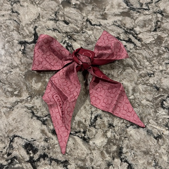 Coach signature c and polka dot pink 100% silk scarf ponytail, ascot 36”x2.5” - Picture 5 of 6